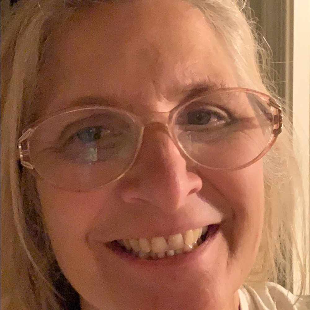 Meet your Posher, Cynthia